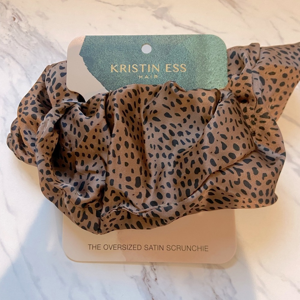 Kristin Ess Scrunchie NWT